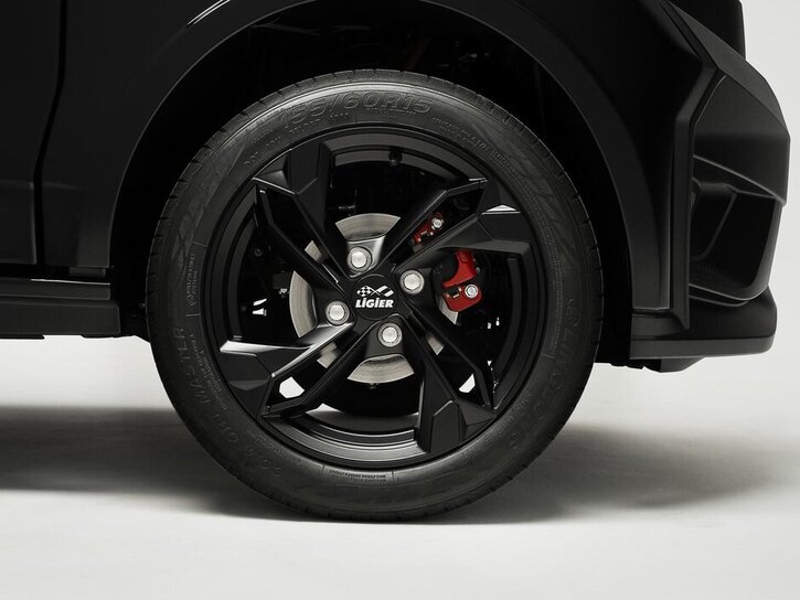 YM25 001 202407 Ligier Europe JS50 Elite Intense Black Rims